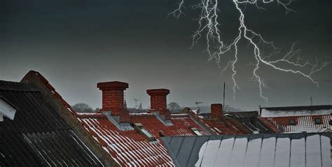 is lightning more prone to hit a metal roof house|do metal roofs get lightning.